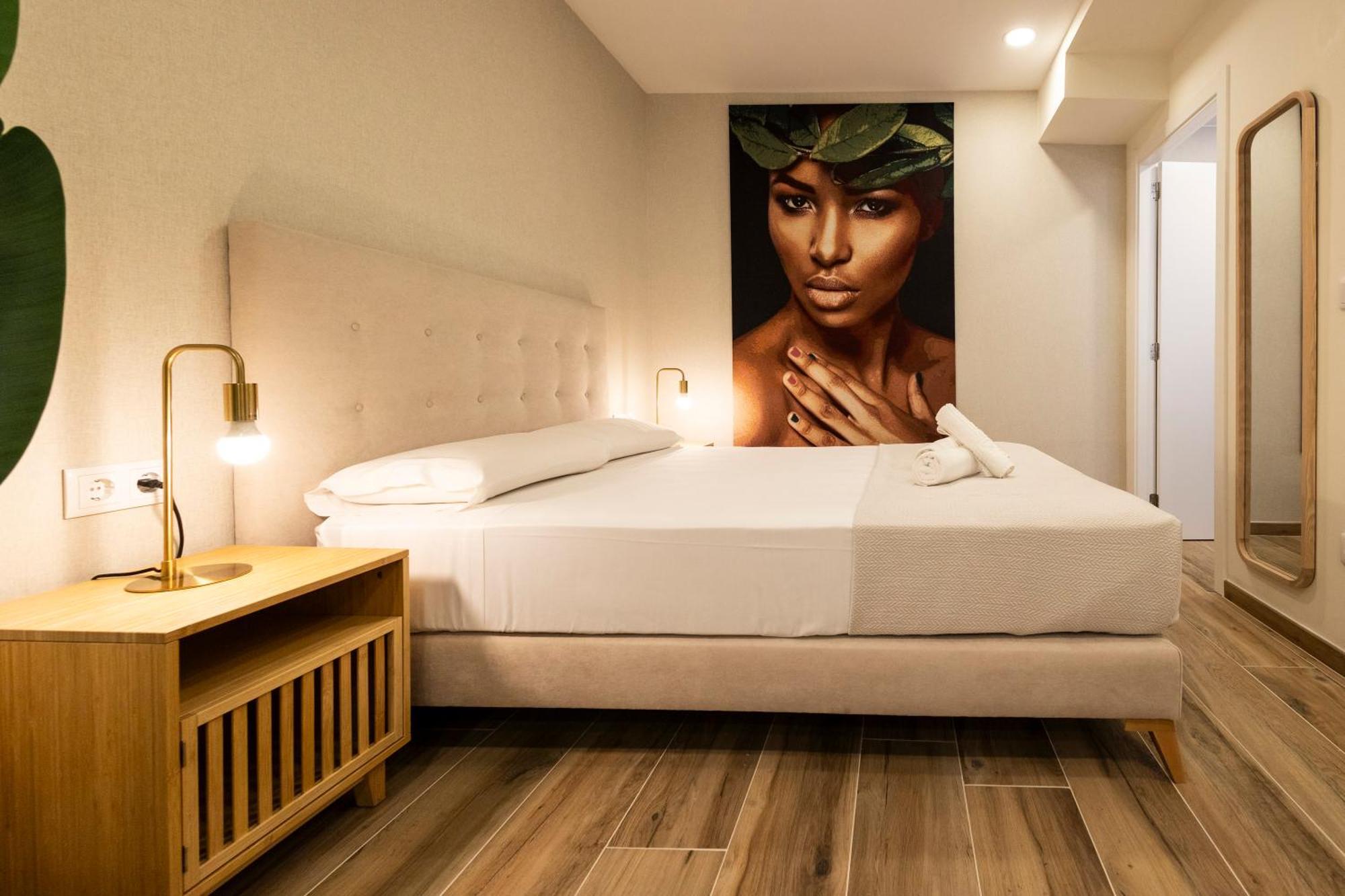 Cortes Suites By Concept Flats Valencia Exterior photo