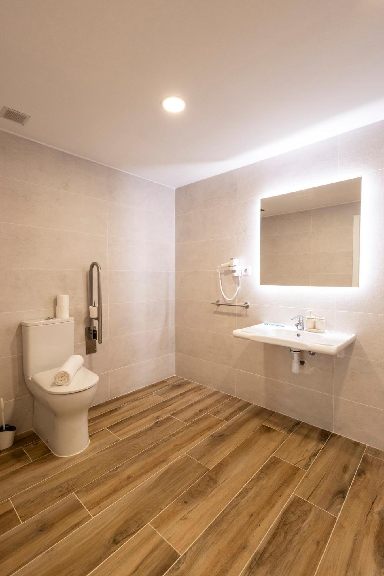 Cortes Suites By Concept Flats Valencia Exterior photo