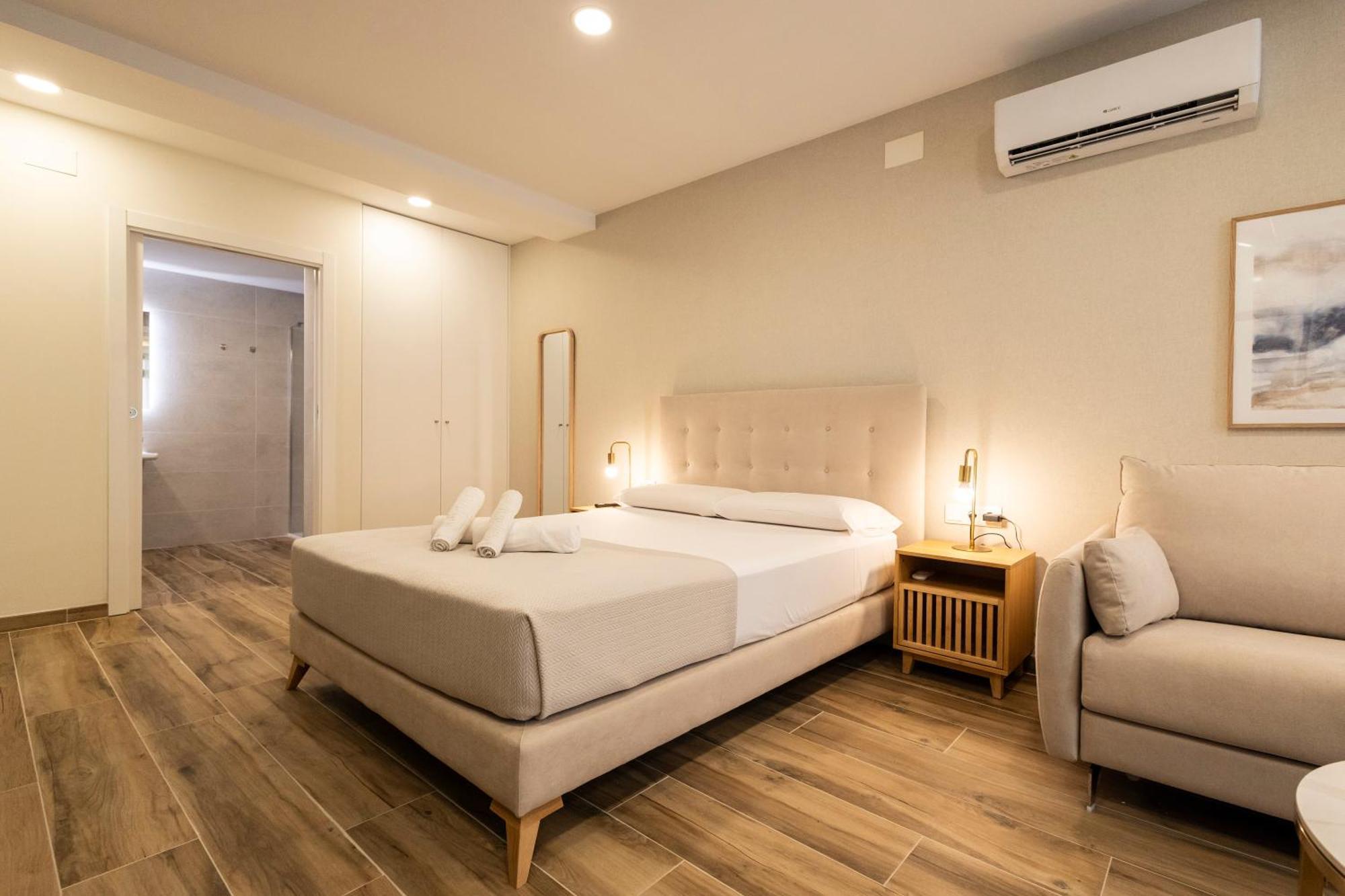 Cortes Suites By Concept Flats Valencia Exterior photo