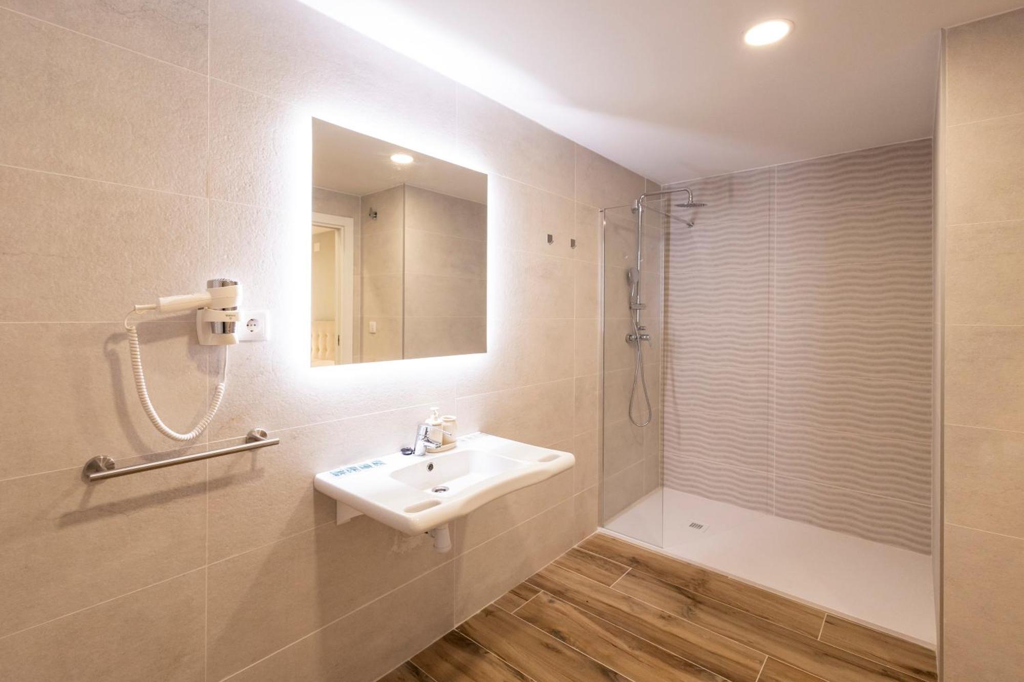 Cortes Suites By Concept Flats Valencia Exterior photo