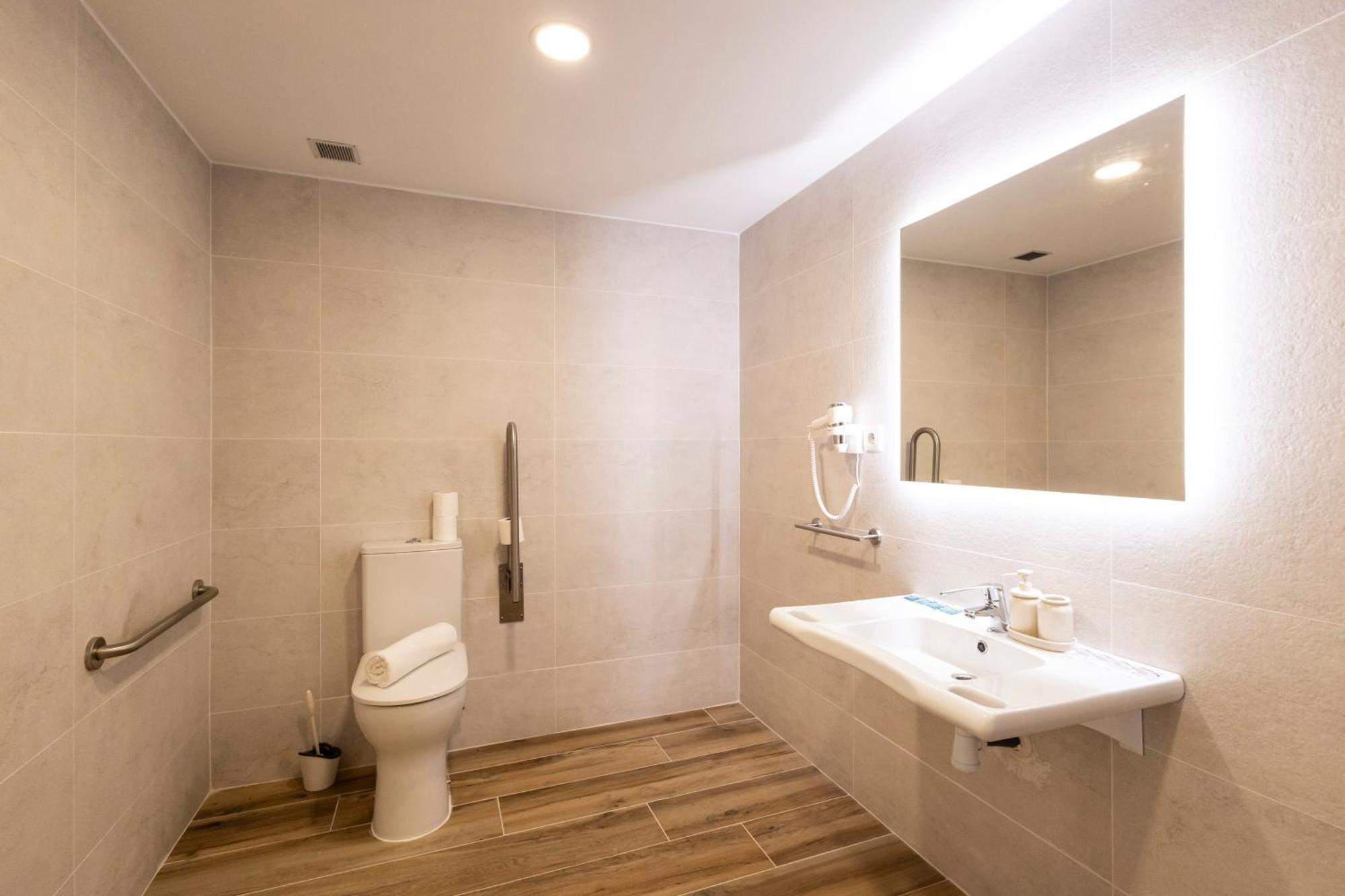 Cortes Suites By Concept Flats Valencia Exterior photo